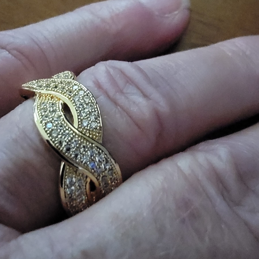 NEW ROSE GOLD PLATED INFINITY RING - Picture 3 of 3